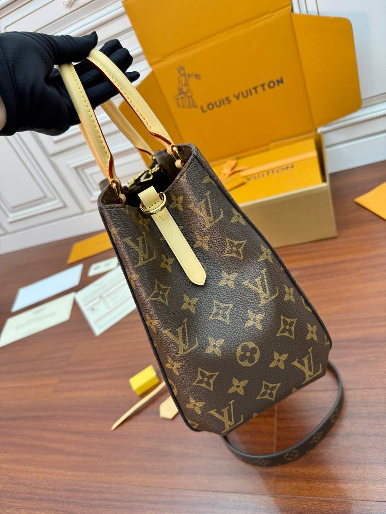 LV bag M41056