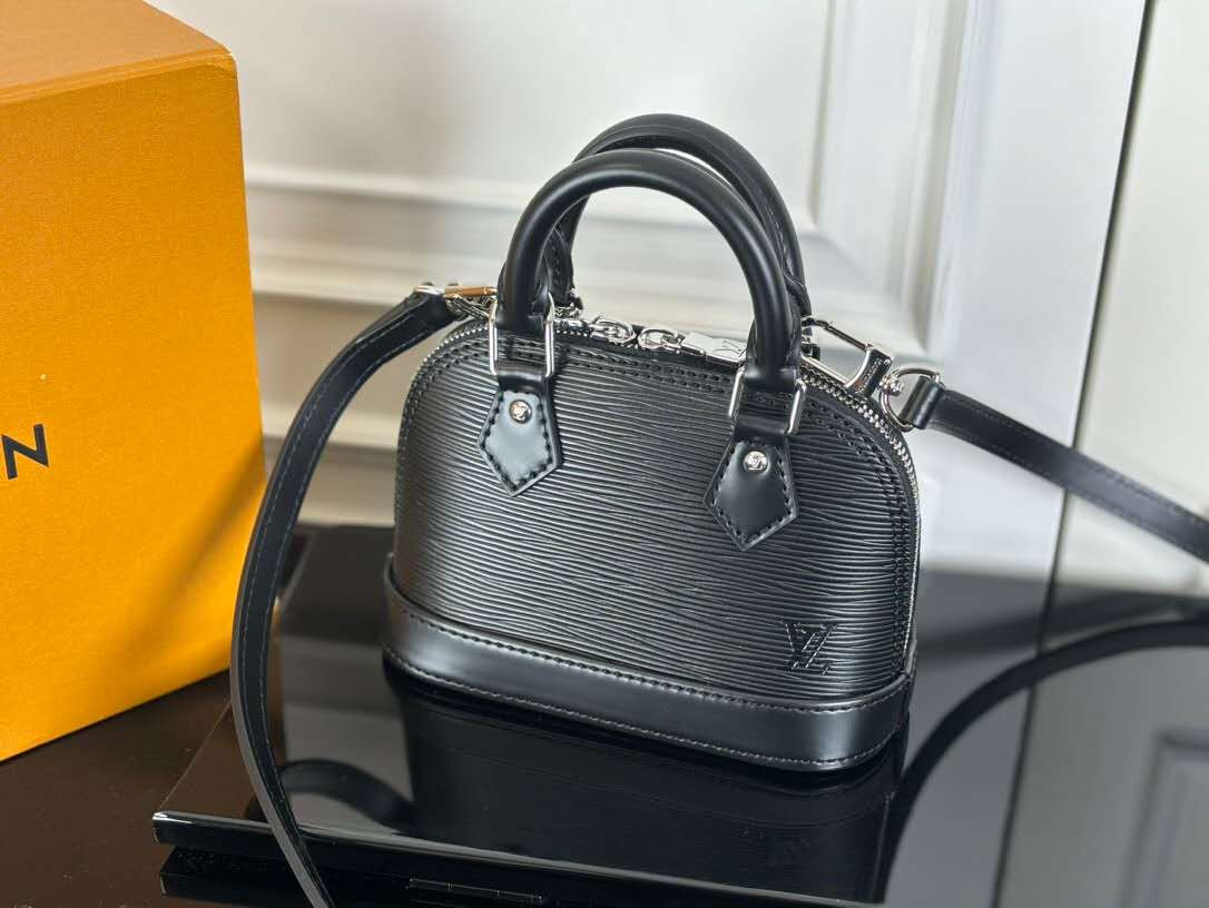 LV nano Alma M81945