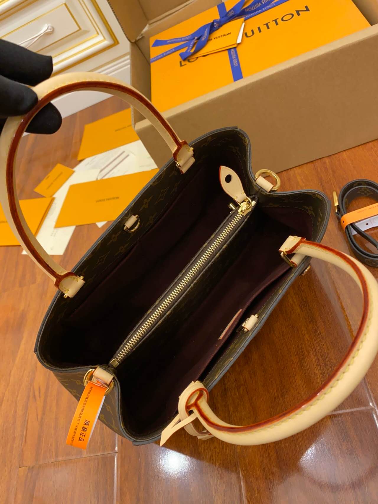 LV bag M41056