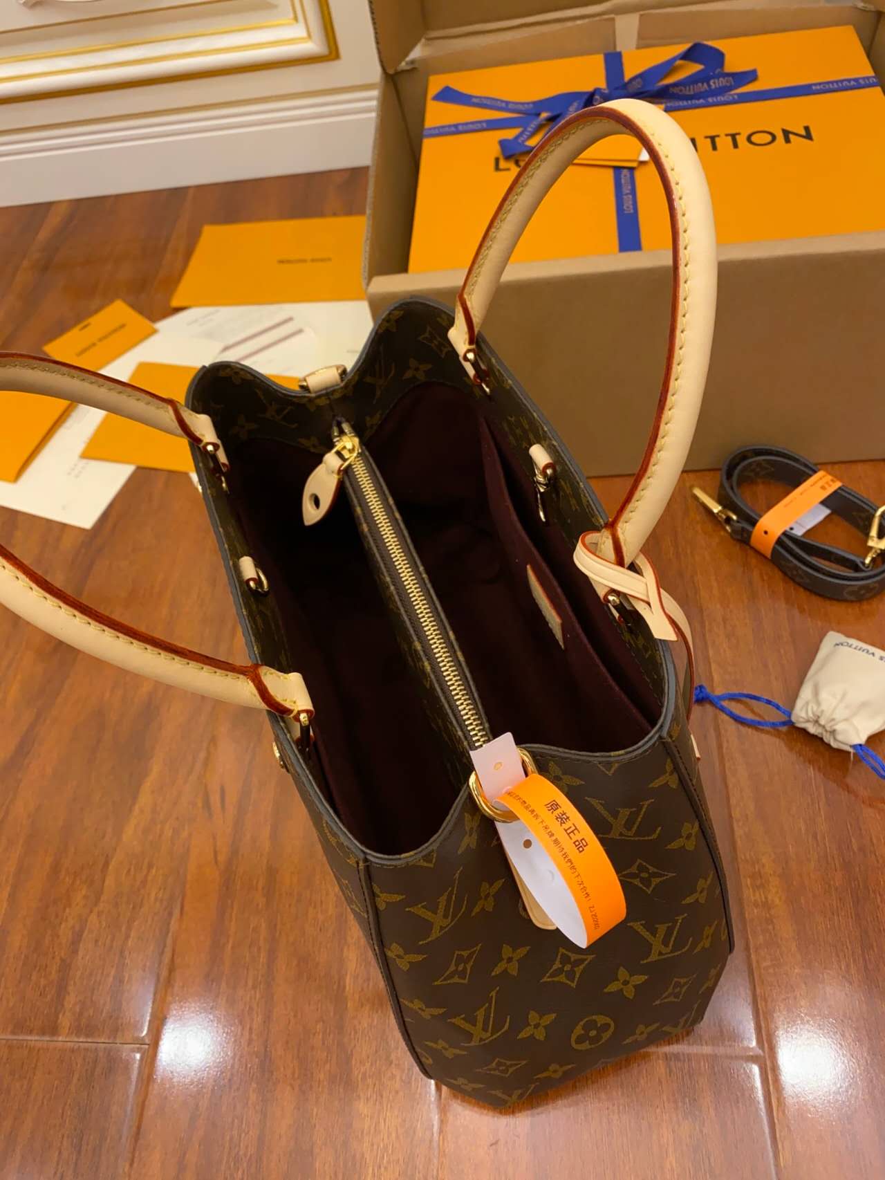 LV bag M41056