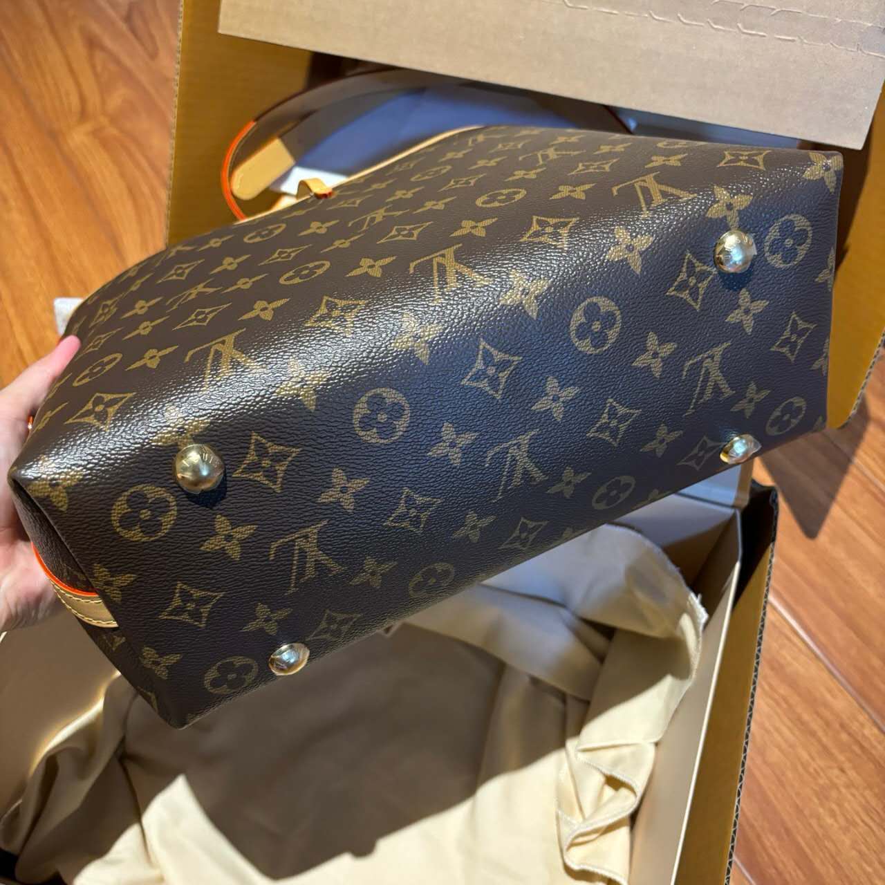 LV CARRYALL M46203