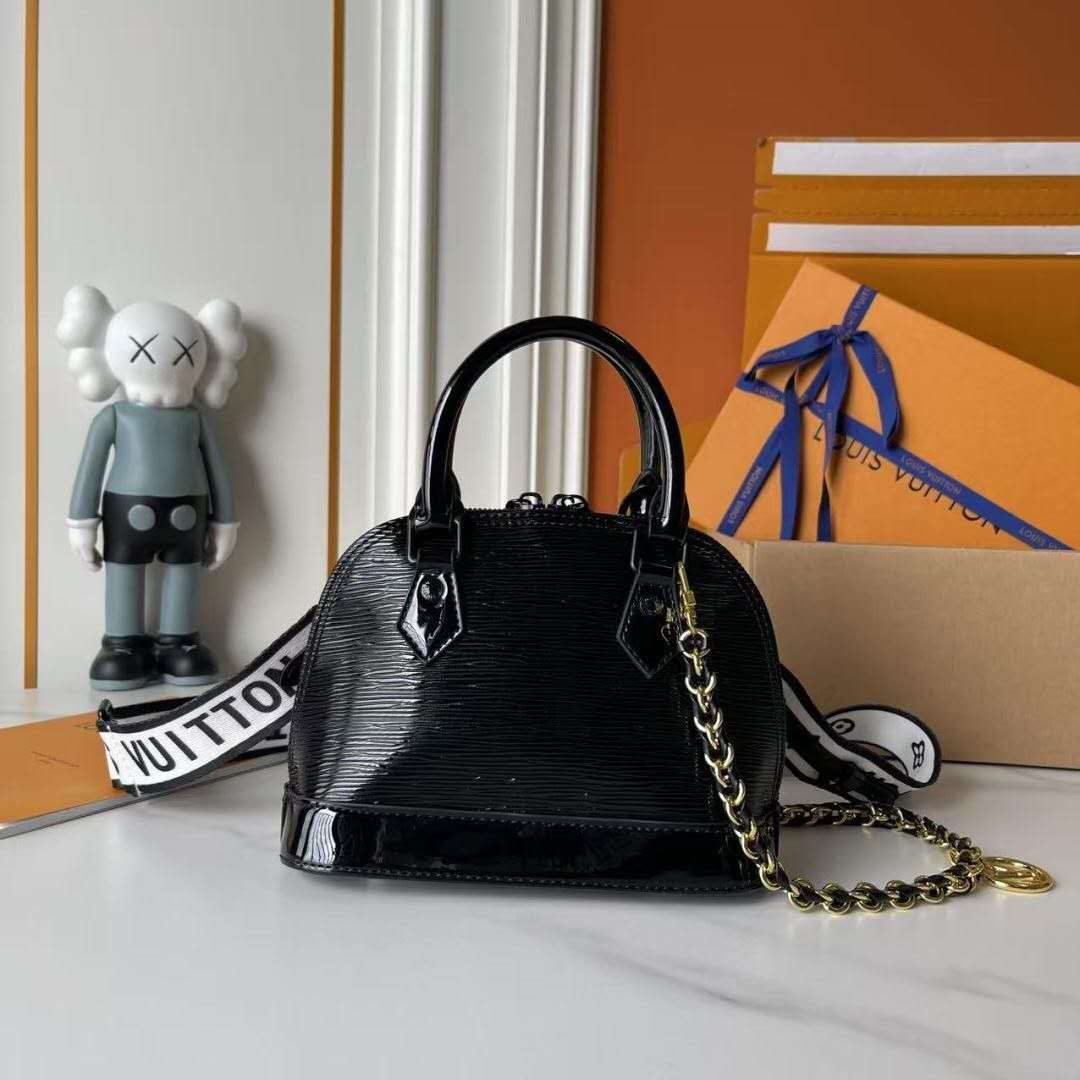 LV nano Alma M81945