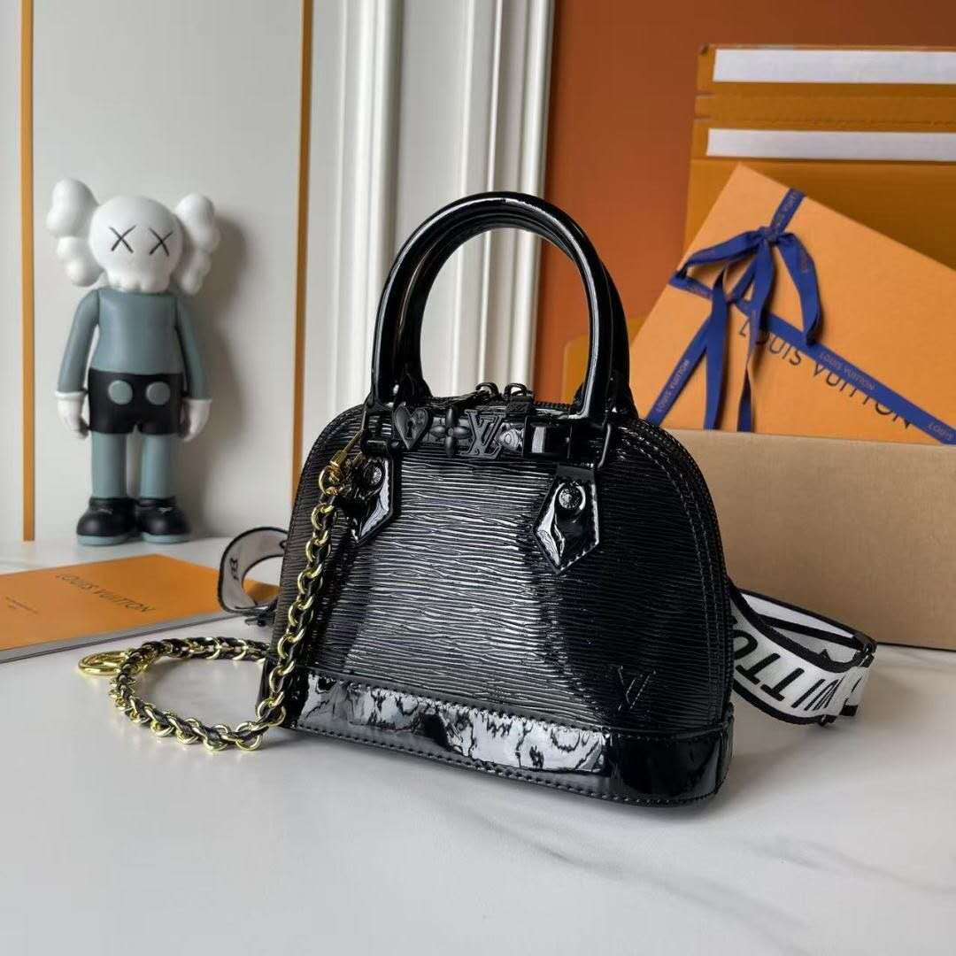 LV nano Alma M81945