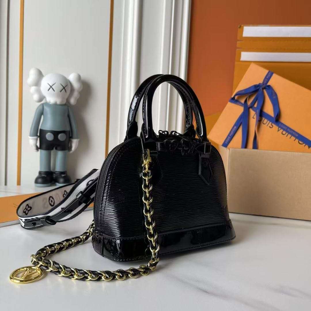 LV nano Alma M81945