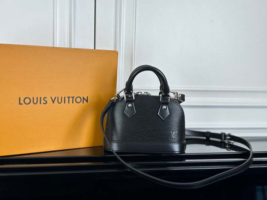 LV nano Alma M81945